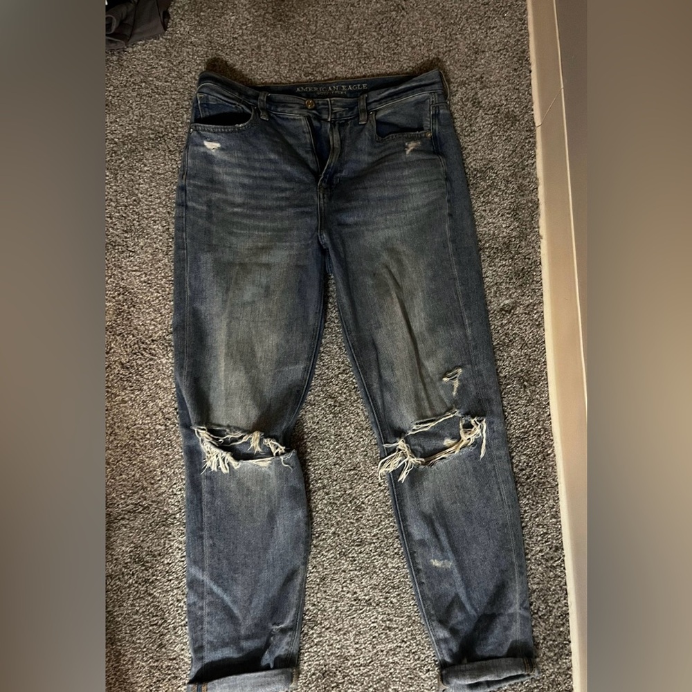 American Eagle Lightwash Mom Jeans